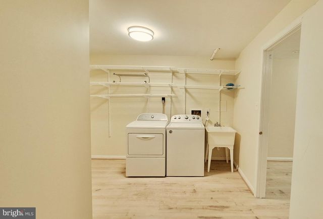 5189 GLEN MEADOW DR, Centreville, VA 20120