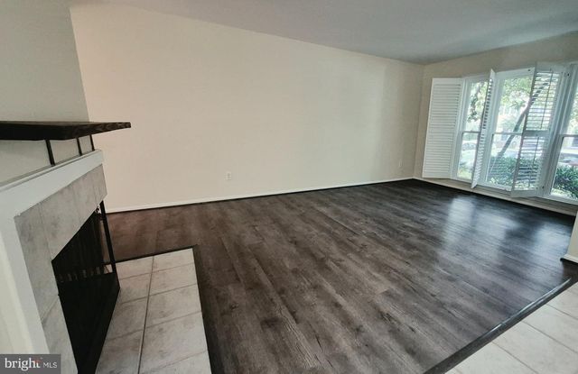 5189 GLEN MEADOW DR, Centreville, VA 20120