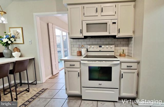 5189 GLEN MEADOW DR, Centreville, VA 20120