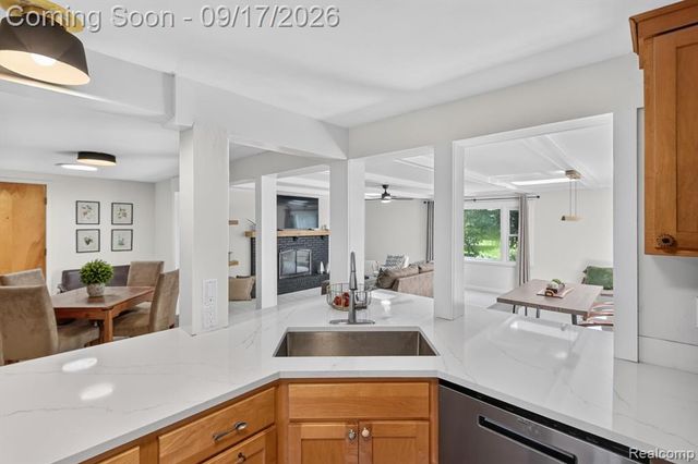 807 S Oak Street, Fenton, MI 48430