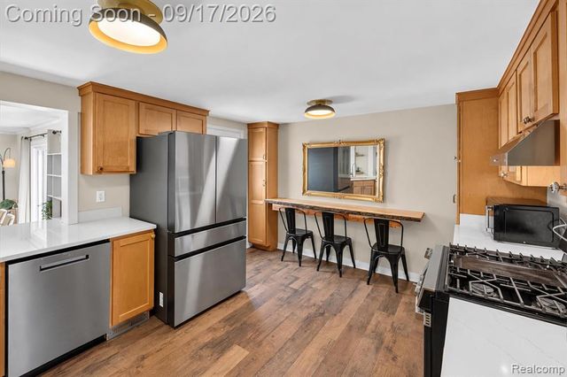 807 S Oak Street, Fenton, MI 48430