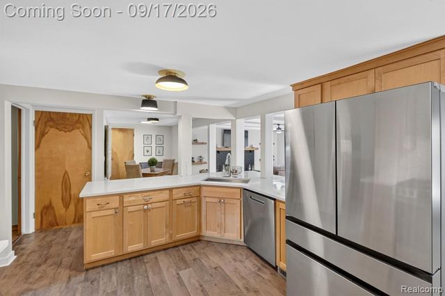 807 S Oak Street, Fenton, MI 48430