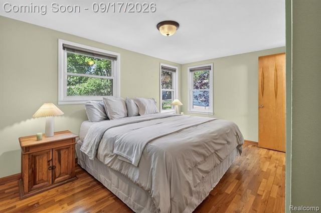 807 S Oak Street, Fenton, MI 48430