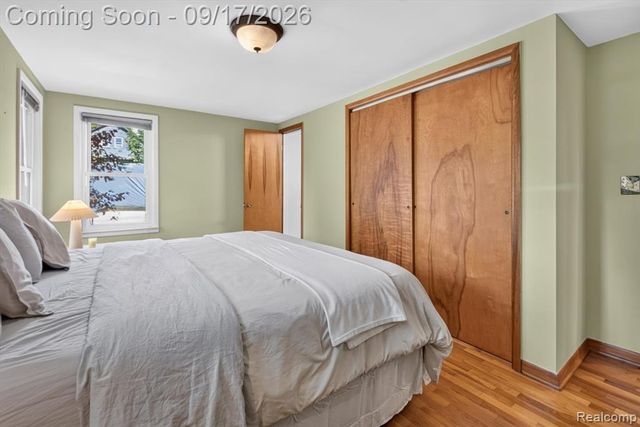 807 S Oak Street, Fenton, MI 48430