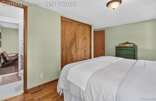 807 S Oak Street, Fenton, MI 48430