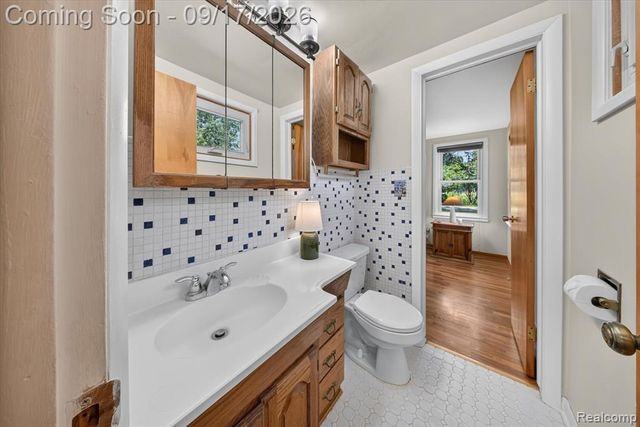 807 S Oak Street, Fenton, MI 48430