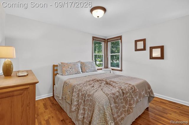 807 S Oak Street, Fenton, MI 48430