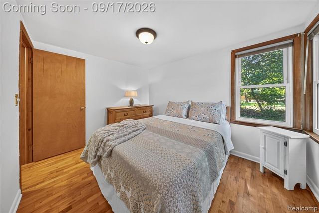 807 S Oak Street, Fenton, MI 48430
