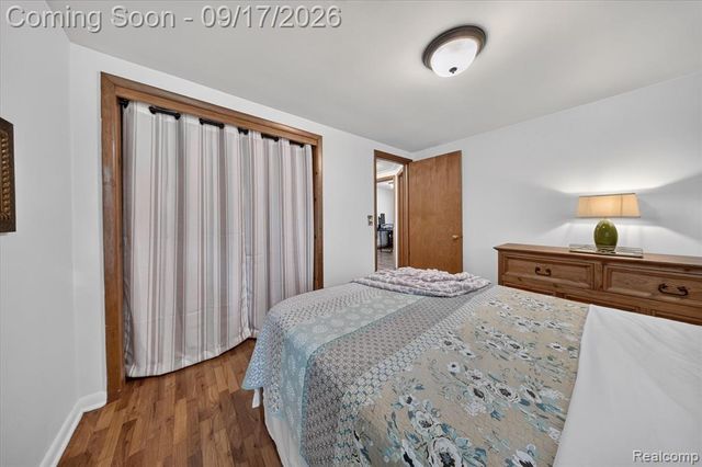 807 S Oak Street, Fenton, MI 48430