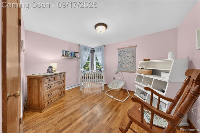 807 S Oak Street, Fenton, MI 48430