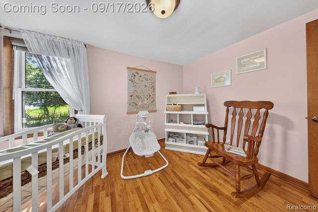 807 S Oak Street, Fenton, MI 48430