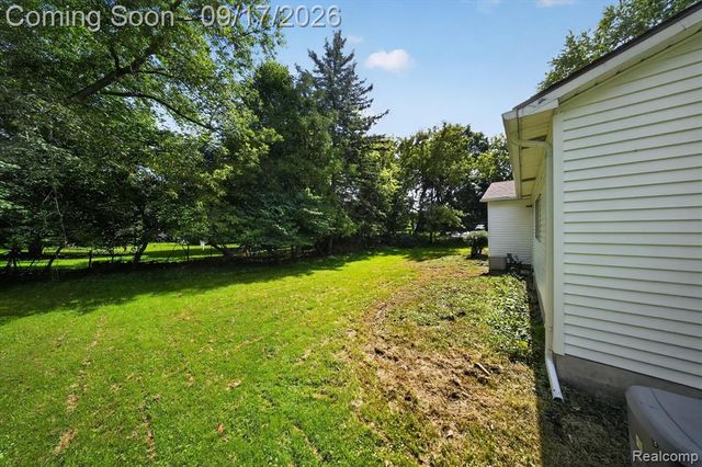 807 S Oak Street, Fenton, MI 48430