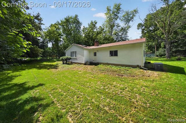 807 S Oak Street, Fenton, MI 48430