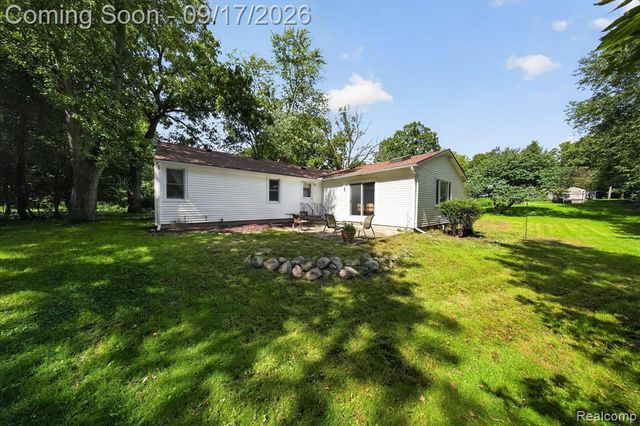 807 S Oak Street, Fenton, MI 48430