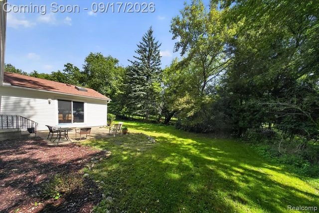 807 S Oak Street, Fenton, MI 48430