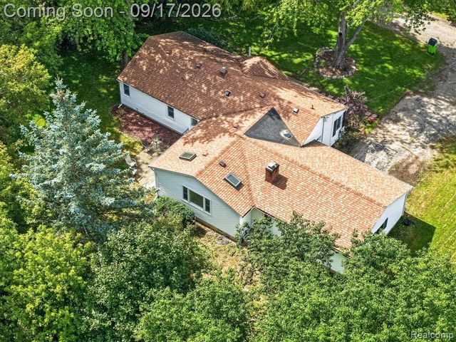807 S Oak Street, Fenton, MI 48430
