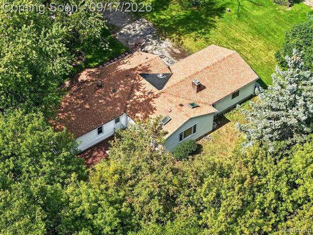 807 S Oak Street, Fenton, MI 48430