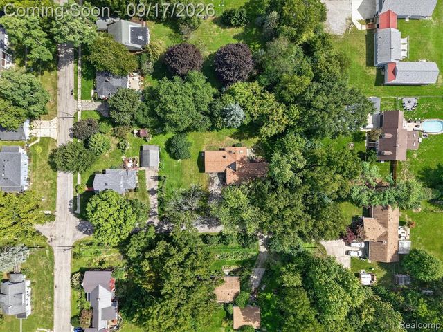807 S Oak Street, Fenton, MI 48430
