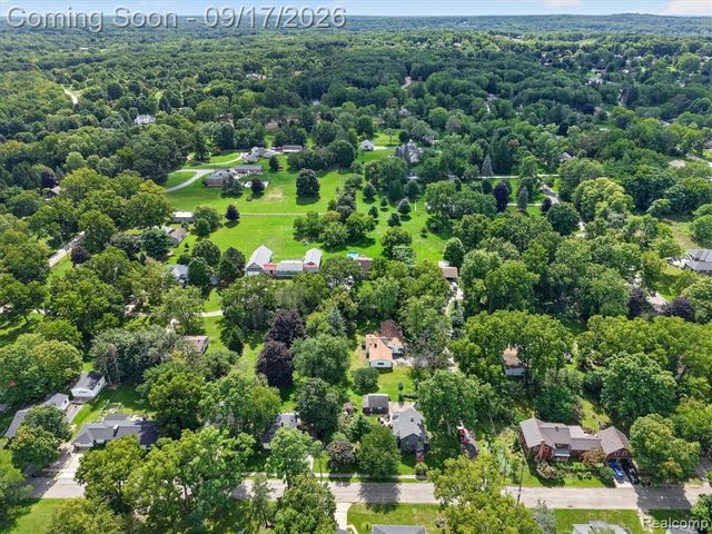 807 S Oak Street, Fenton, MI 48430