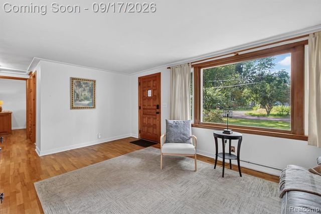 807 S Oak Street, Fenton, MI 48430