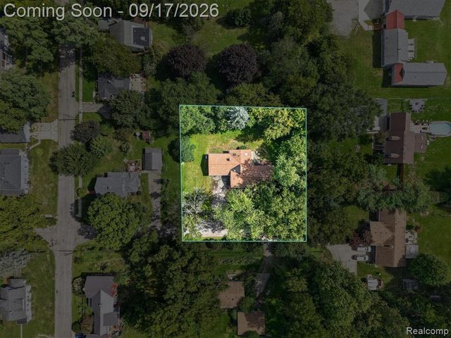 807 S Oak Street, Fenton, MI 48430