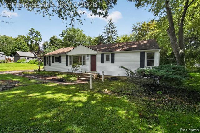 807 S Oak Street, Fenton, MI 48430
