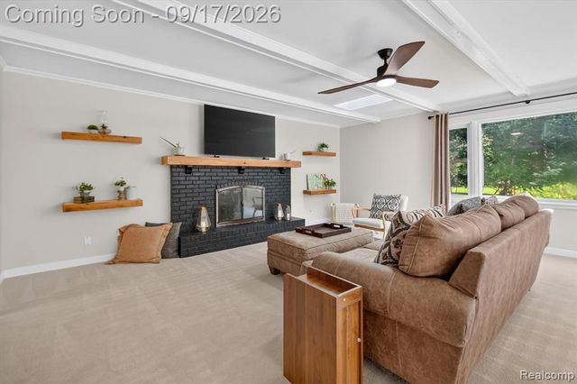 807 S Oak Street, Fenton, MI 48430