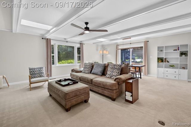 807 S Oak Street, Fenton, MI 48430