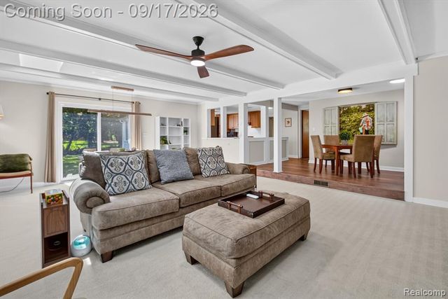 807 S Oak Street, Fenton, MI 48430