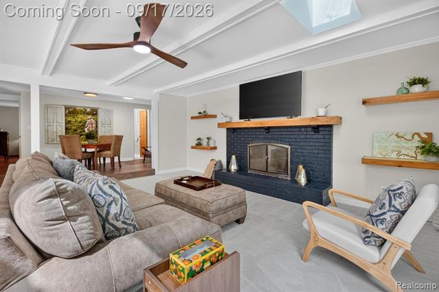 807 S Oak Street, Fenton, MI 48430