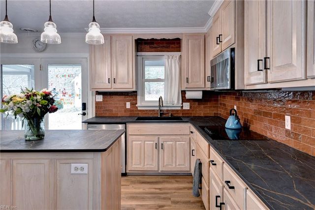 232 Thompson LN, Williamsburg, VA 23188