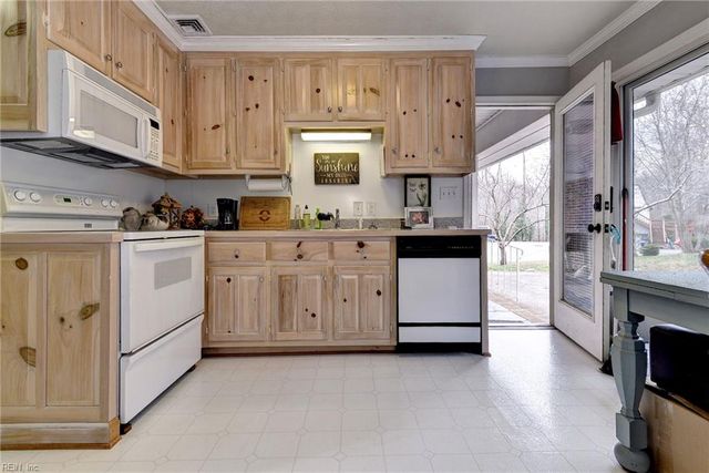 232 Thompson LN, Williamsburg, VA 23188