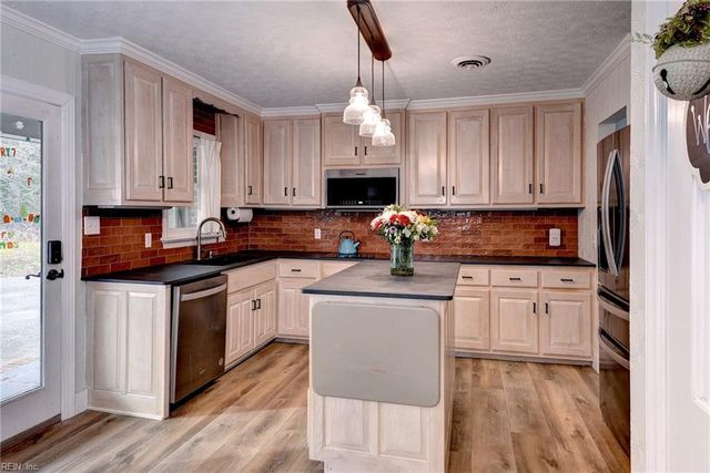 232 Thompson LN, Williamsburg, VA 23188