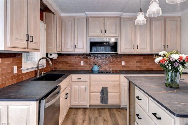 232 Thompson LN, Williamsburg, VA 23188