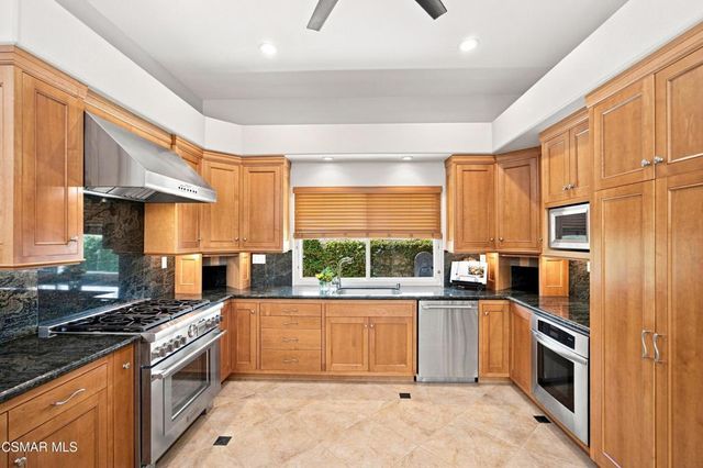 5500 Liverpool Court, Oak Park, CA 91377