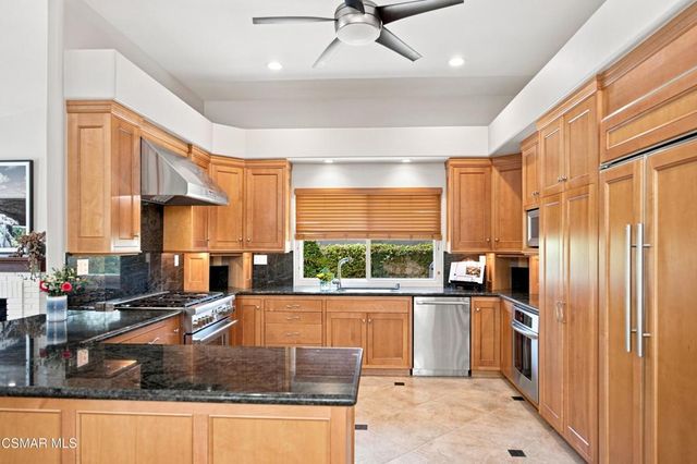 5500 Liverpool Court, Oak Park, CA 91377