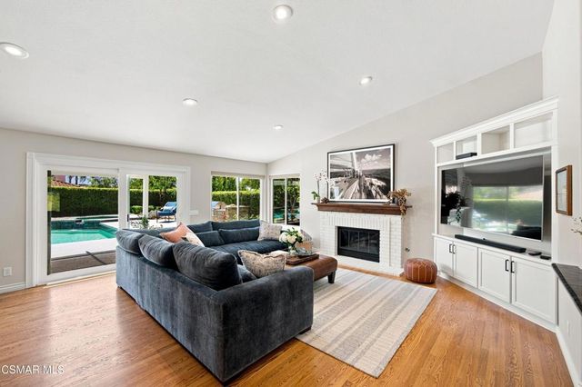 5500 Liverpool Court, Oak Park, CA 91377