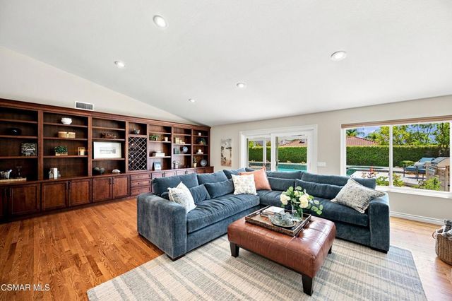 5500 Liverpool Court, Oak Park, CA 91377