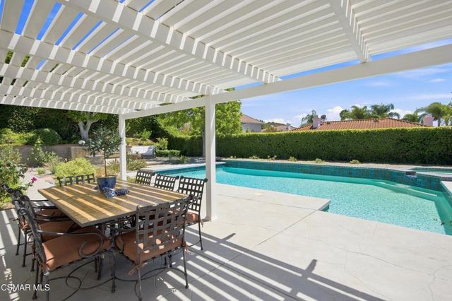 5500 Liverpool Court, Oak Park, CA 91377