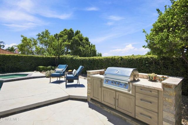 5500 Liverpool Court, Oak Park, CA 91377