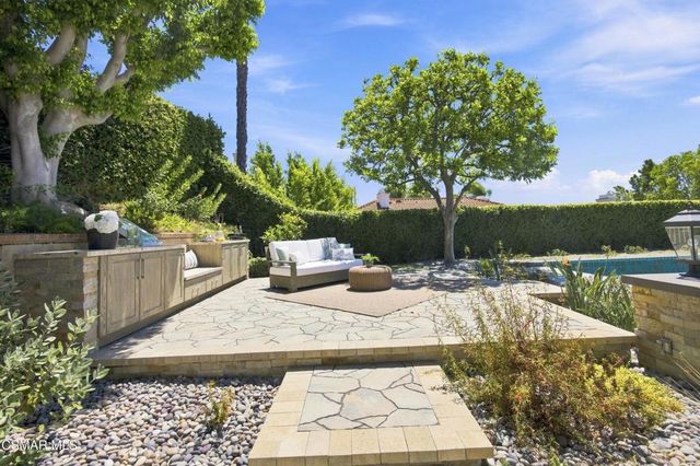 5500 Liverpool Court, Oak Park, CA 91377
