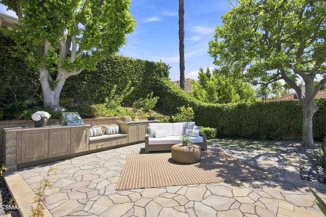 5500 Liverpool Court, Oak Park, CA 91377
