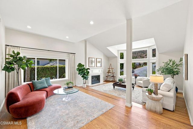 5500 Liverpool Court, Oak Park, CA 91377