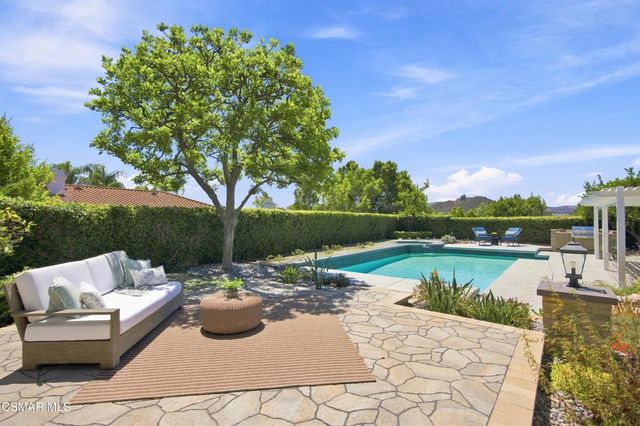 5500 Liverpool Court, Oak Park, CA 91377