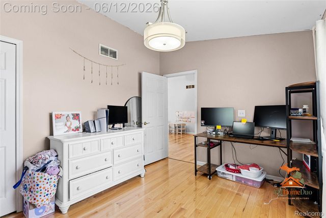 1501 Vanderbilt Drive, Flint, MI 48503