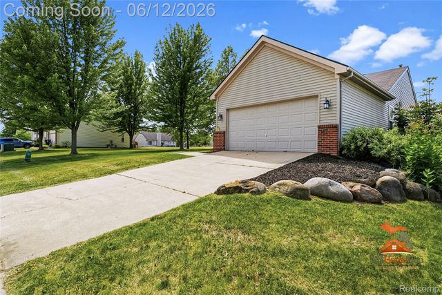1501 Vanderbilt Drive, Flint, MI 48503