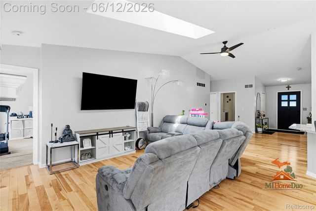 1501 Vanderbilt Drive, Flint, MI 48503