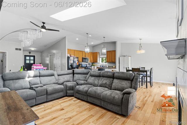 1501 Vanderbilt Drive, Flint, MI 48503