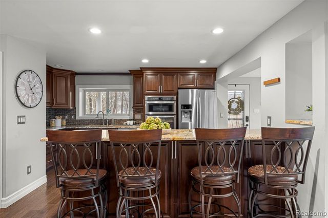 45401 W 9 Mile Road, Novi, MI 48374