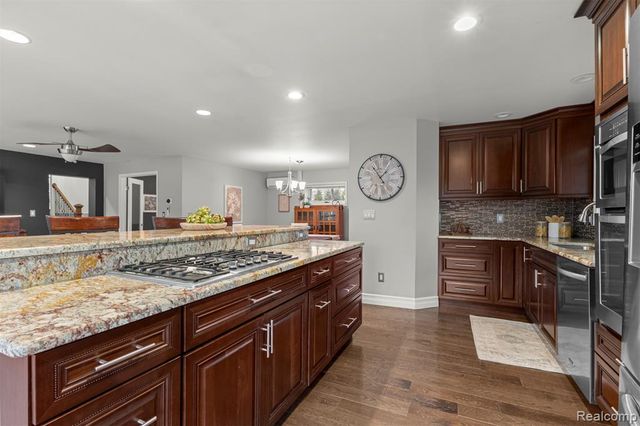 45401 W 9 Mile Road, Novi, MI 48374